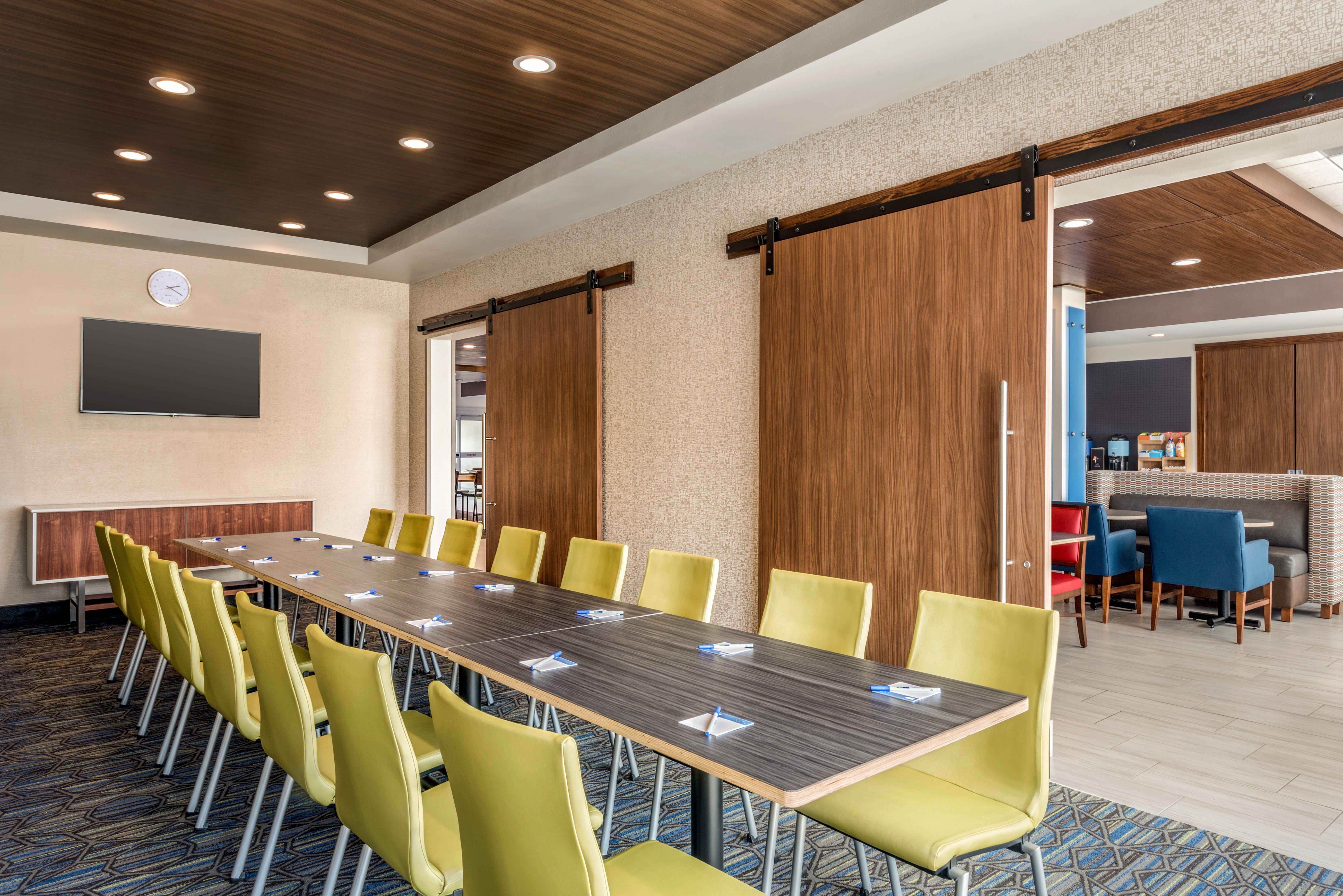 Holiday Inn Express & Suites - West Des Moines - Jordan Creek By Ihg Exterior photo